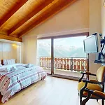 Axaari - View & Sunny 10 Pers Chalet