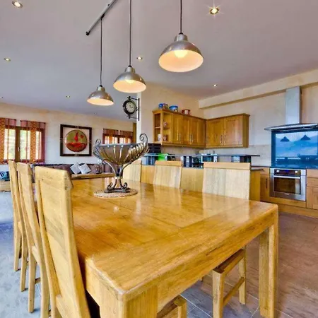 Axaari - View & Sunny 10 Pers 넨다즈